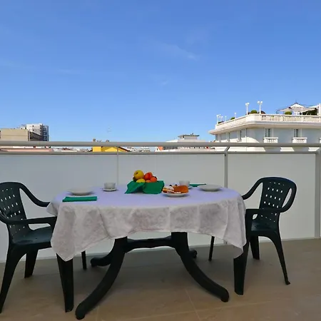 Just Steps From The Appartement *